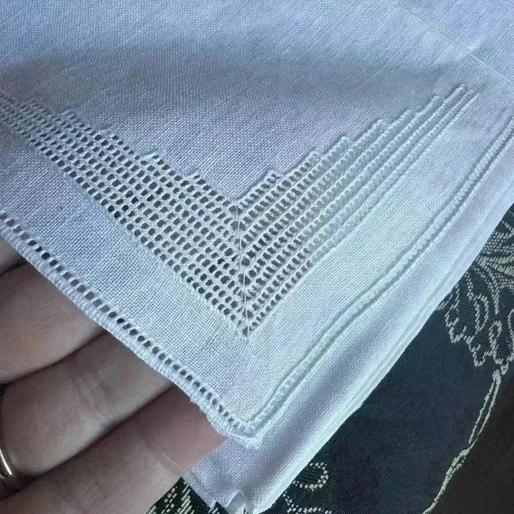 Vintage 1960 BENJAMIN M. JABARA & SONS white linen napkins hand embroidered 8 ct - Picture 4 of 11